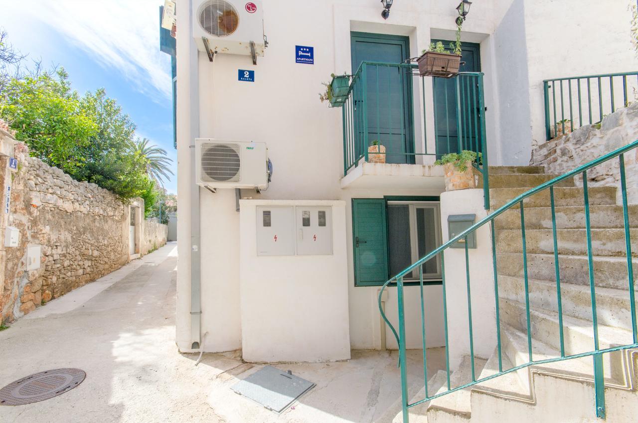 Apartments Sandra In The Historical Center Of The City スペタル エクステリア 写真